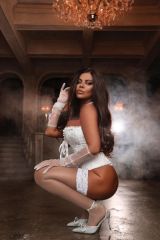 Миниатюра Индивидуалка Арина Зеленая роща Фотография 